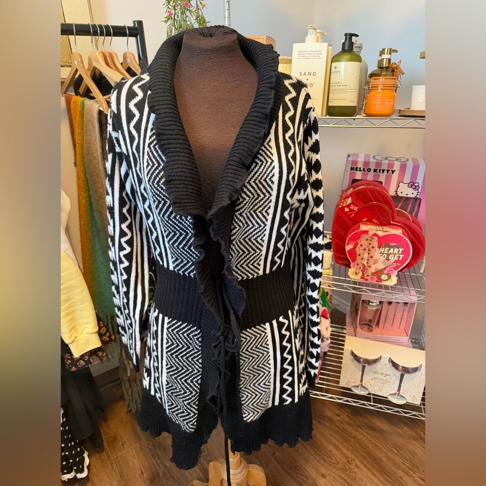 130. Black and White Patterned Women's Sweater